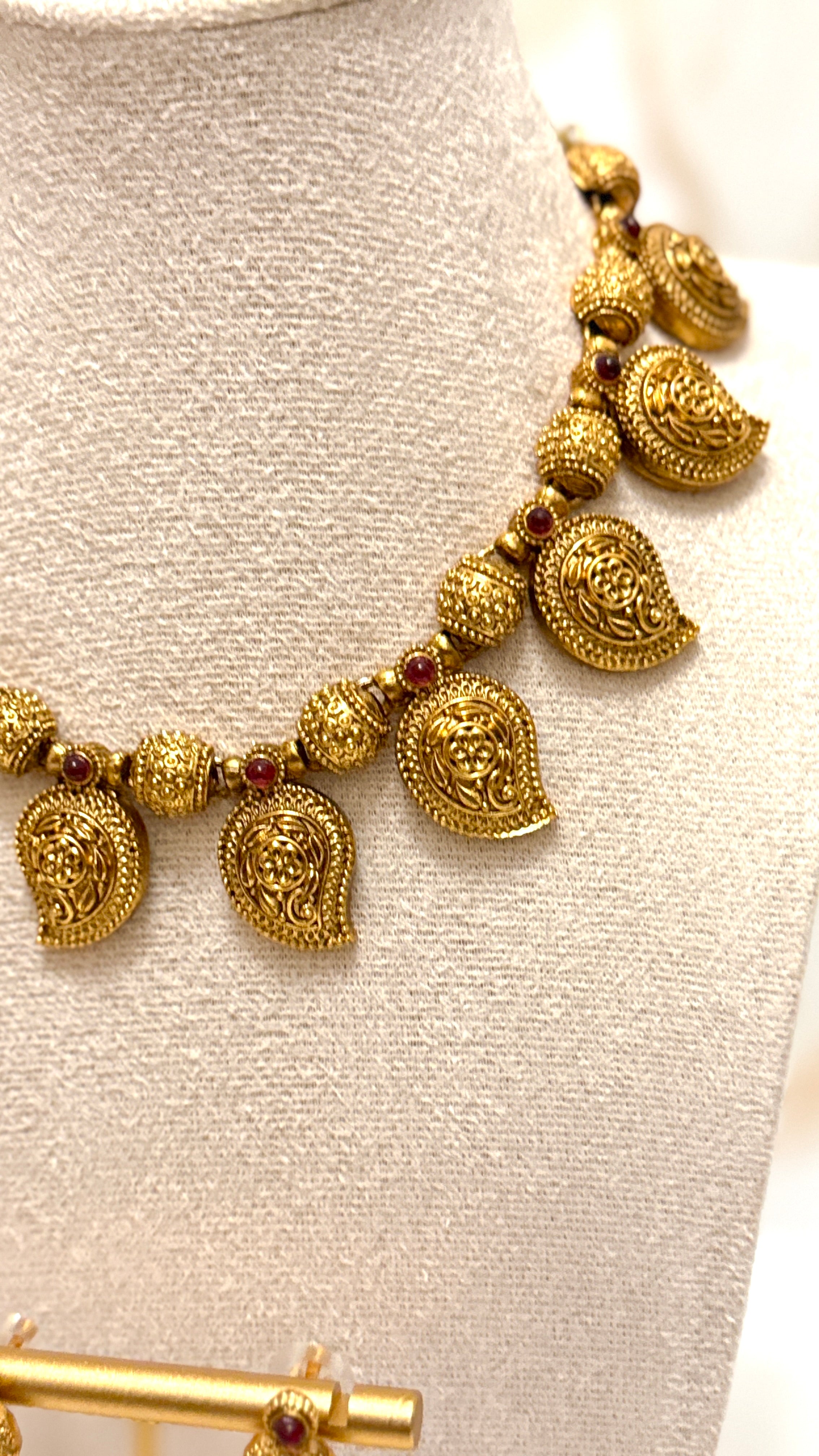 No Idol Mango Necklace Set