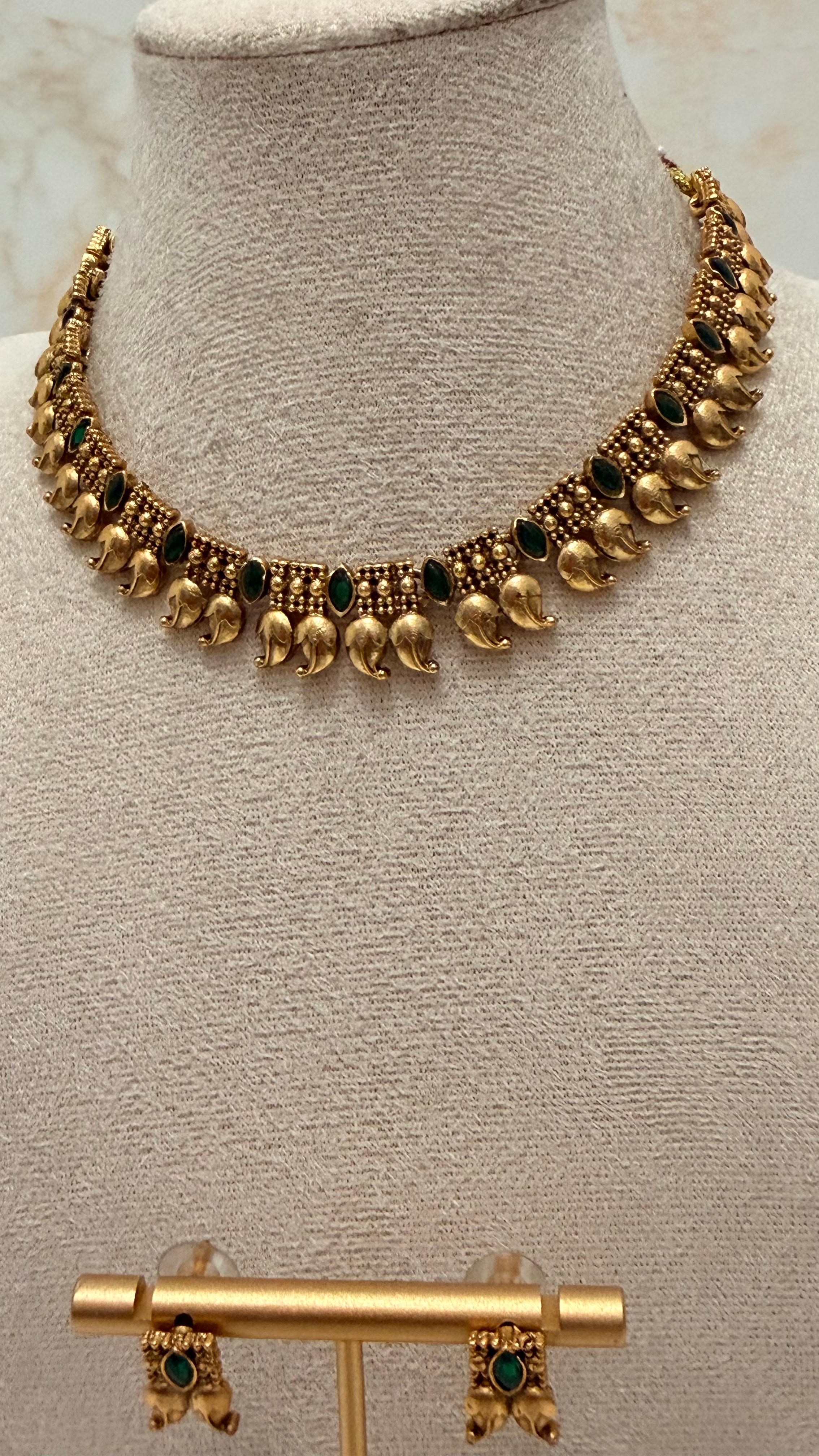 Mango Necklace Set